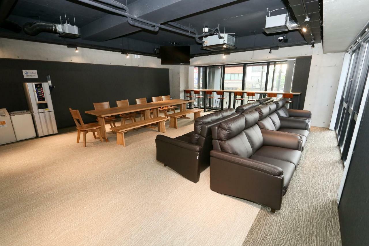 Business Capsule Hotel Lightning Hotel Asakusa Токио Экстерьер фото