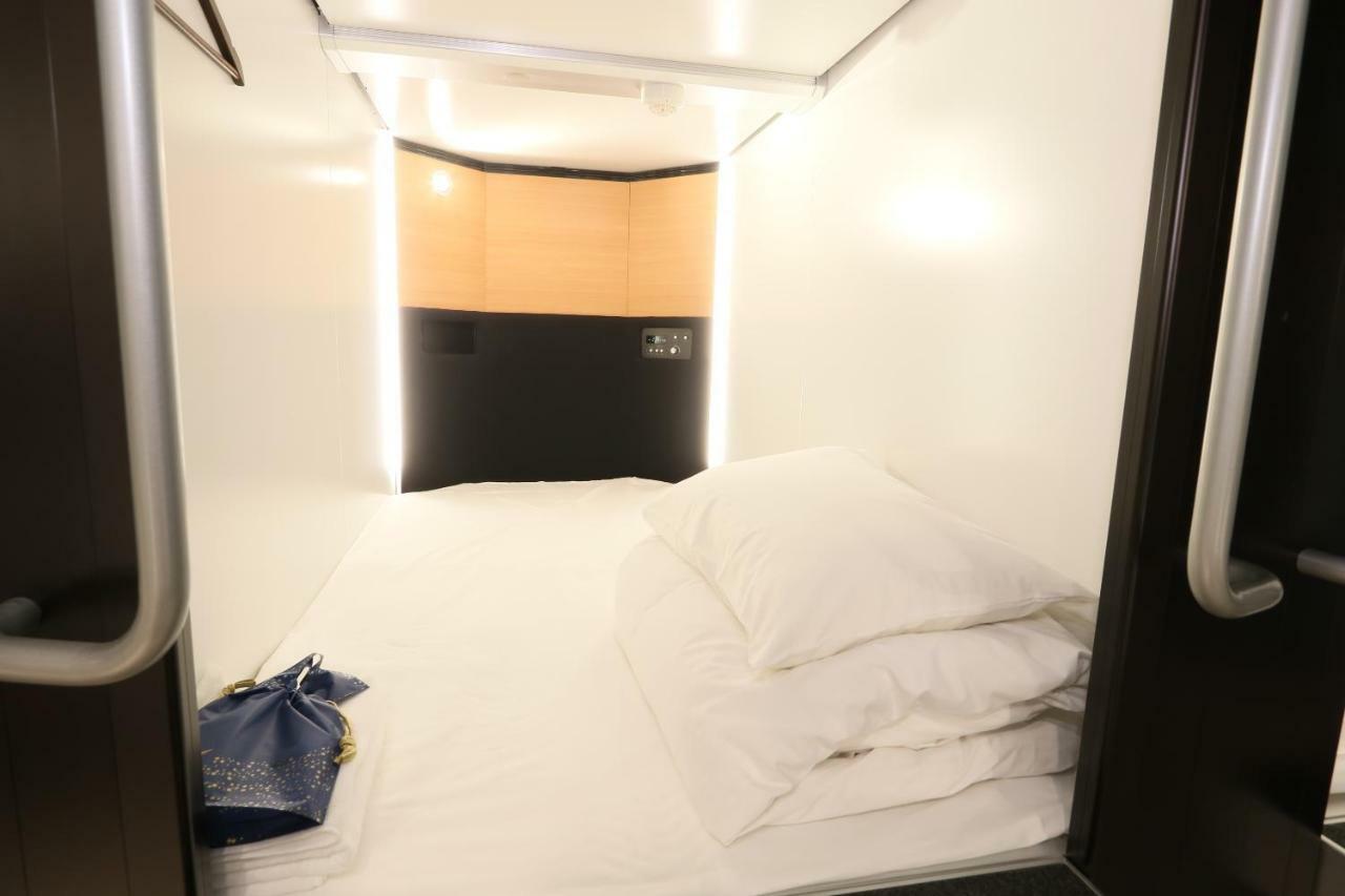 Business Capsule Hotel Lightning Hotel Asakusa Токио Экстерьер фото