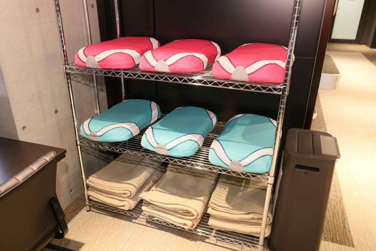 Business Capsule Hotel Lightning Hotel Asakusa Токио Экстерьер фото