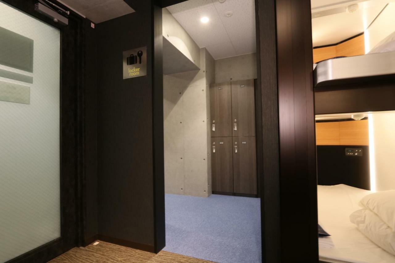 Business Capsule Hotel Lightning Hotel Asakusa Токио Экстерьер фото