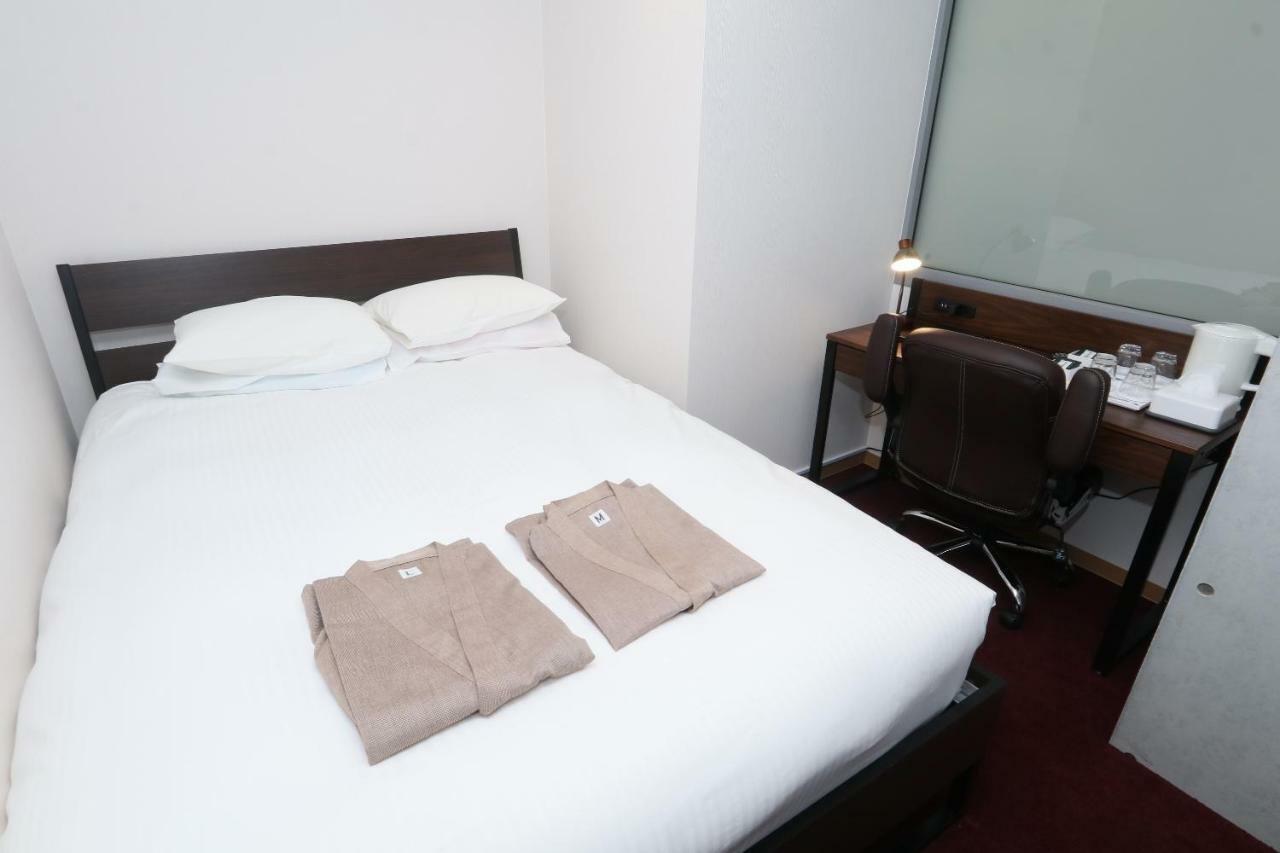 Business Capsule Hotel Lightning Hotel Asakusa Токио Экстерьер фото