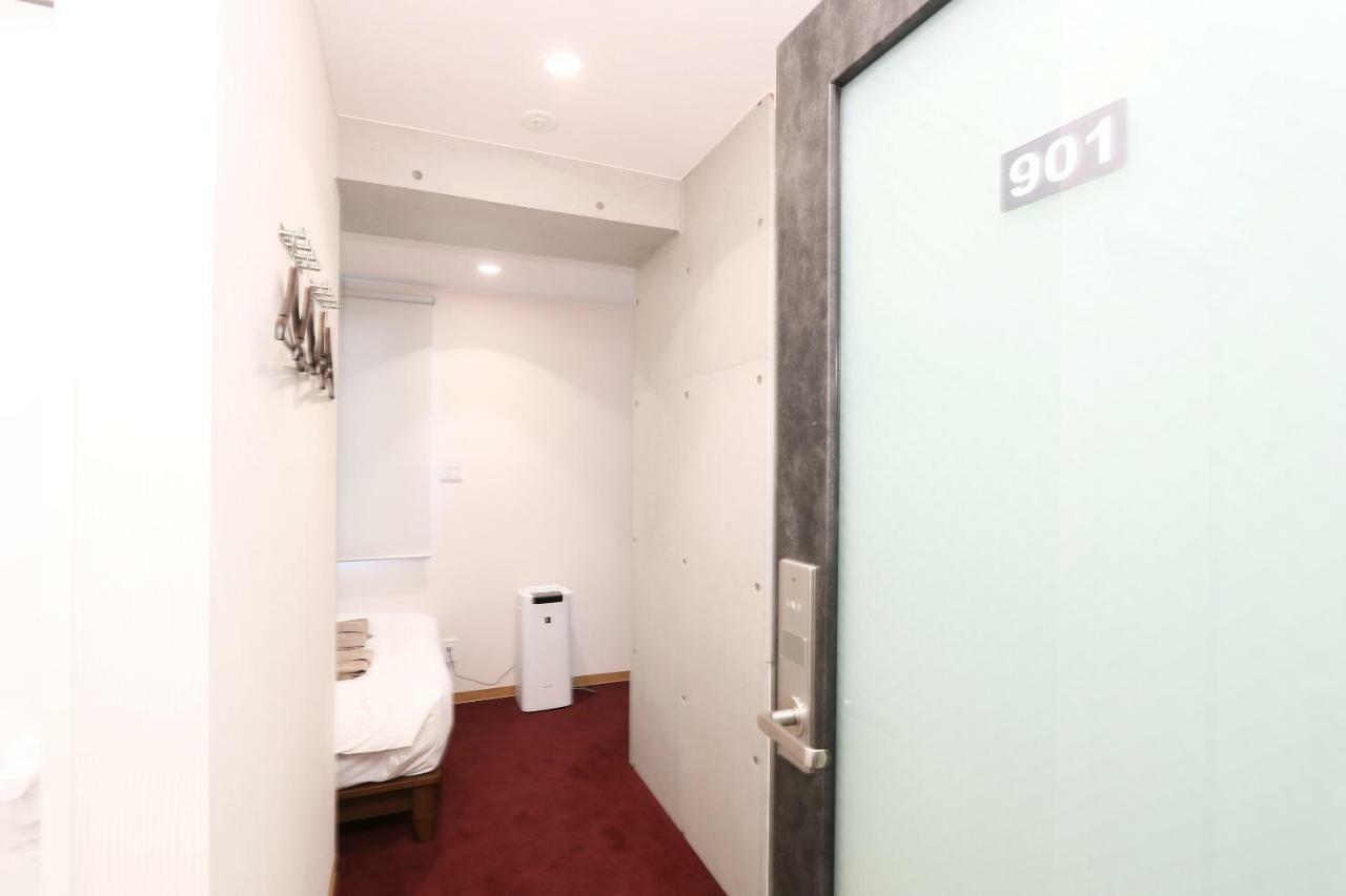 Business Capsule Hotel Lightning Hotel Asakusa Токио Экстерьер фото