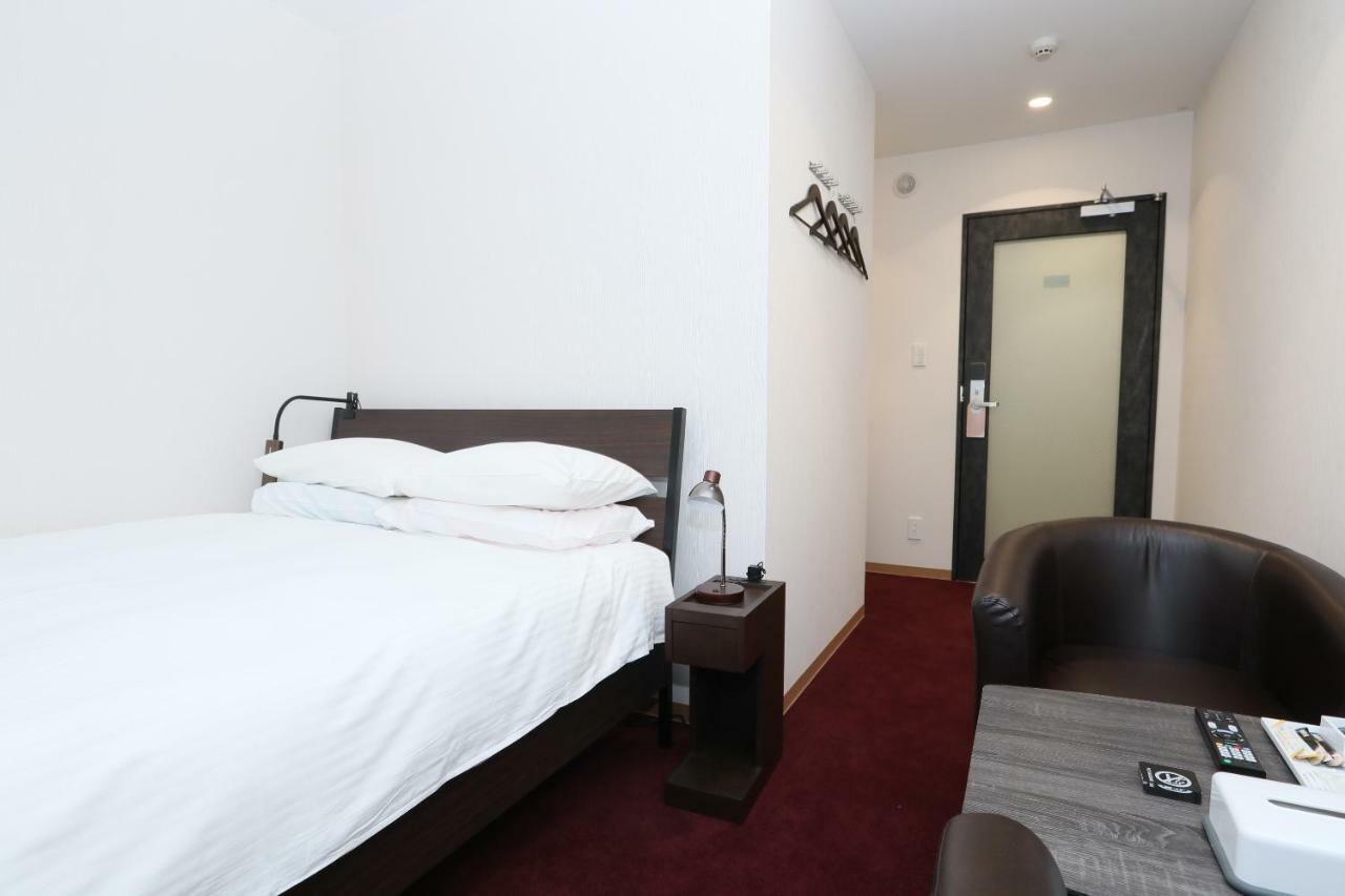 Business Capsule Hotel Lightning Hotel Asakusa Токио Экстерьер фото
